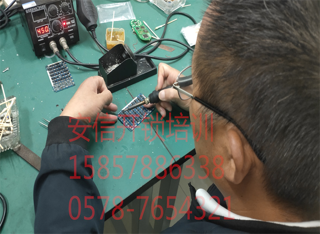 通辽学配汽车遥控有必要给师傅买礼品吗？