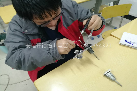 巴彦淖尔学开锁技术哪里提供住宿？