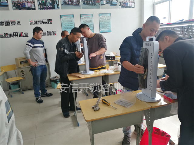 广州学智能开锁技术学校